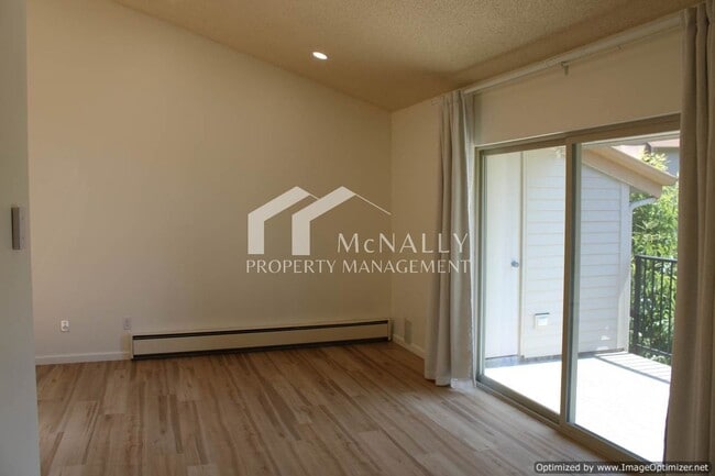 Building Photo - Spacious 3-Bedroom Condo with Detached 1-C...