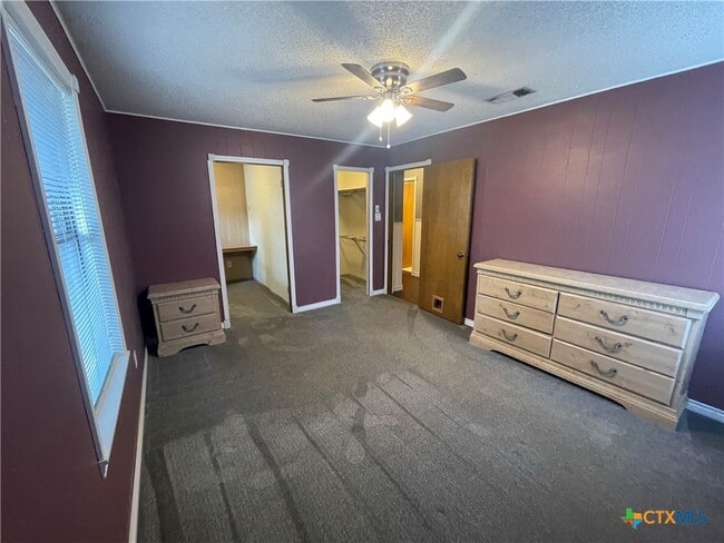 Building Photo - 1346 Carnation Ln