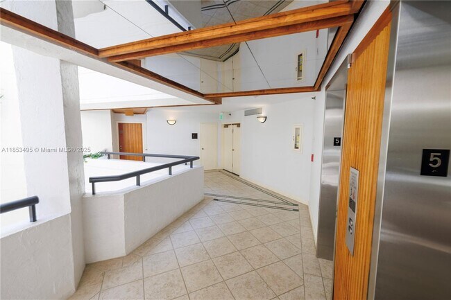 Building Photo - 170 Ocean Ln Dr