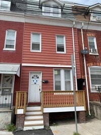 Building Photo - 3-5 Bedroom House Near York College-York C...
