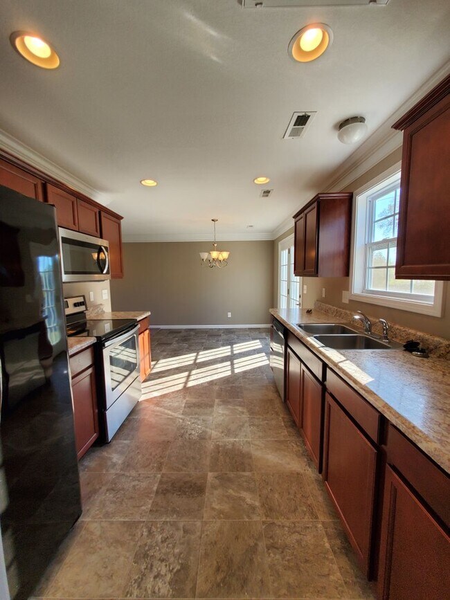 Building Photo - Maryville 37804 - 3 bedroom, 2.5 bath home with fireplace - Call Karen Robertson (865) 454-7626