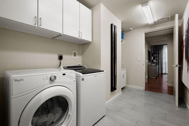 Building Photo - 3433 Westheimer Rd