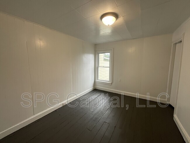 Building Photo - 30 Chestnut St