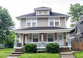 Building Photo - "Charming 3-Bed Duplex Retreat on E Ohio S...