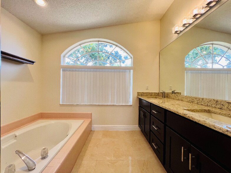 Building Photo - 3909 Yellow Finch Ln
