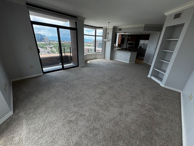 Building Photo - Penterra Plaza Condo with Amazing Panorami...