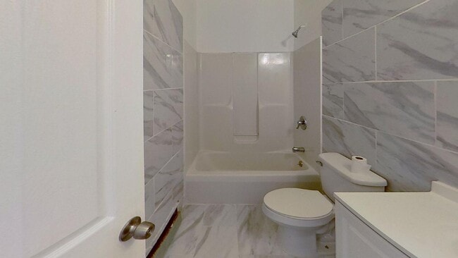 Building Photo - 2-Bedroom at 72 Chesnut St., Norwalk, CT