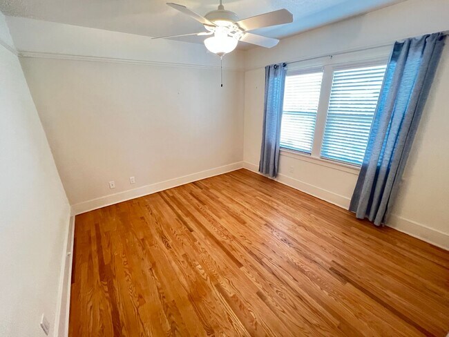 Building Photo - Fabulous 4 Bed 2 Bath One Story Craftsman ...