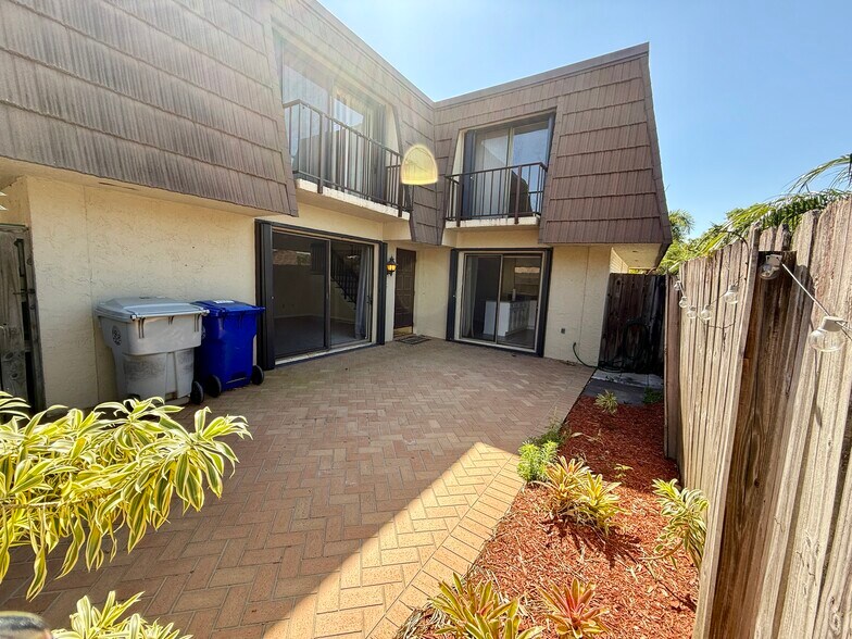 Primary Photo - 1166 6th Ave