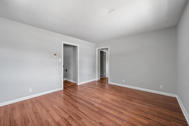 Building Photo - 454 Circle Dr