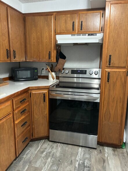 Building Photo - 2901 8th Ave N