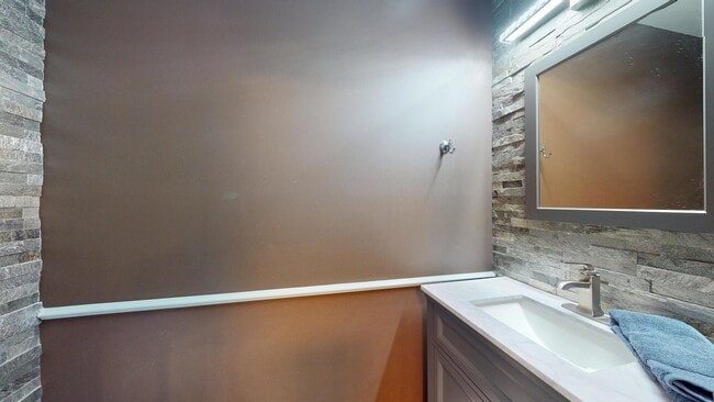 Building Photo - 333 Redwing Dr