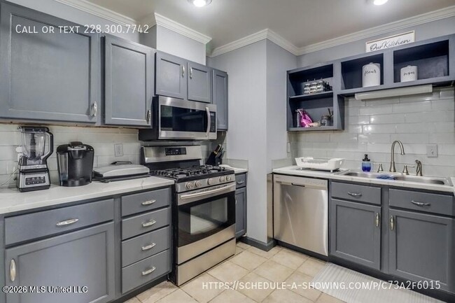 Building Photo - 7201 Bienville Dr