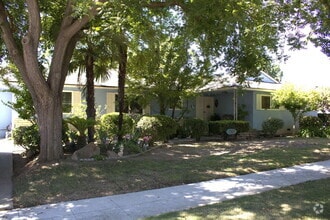 Building Photo - 1 Bed/1 Bath Studio for Rent!
1 Mile from ...