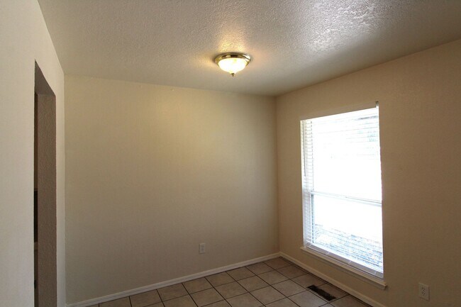Building Photo - 904-904 Aspen Ct