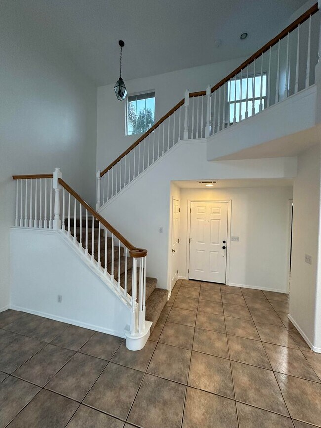 Building Photo - Pleasant 4 Bd. 2.5 Ba. River Oaks Home loc...
