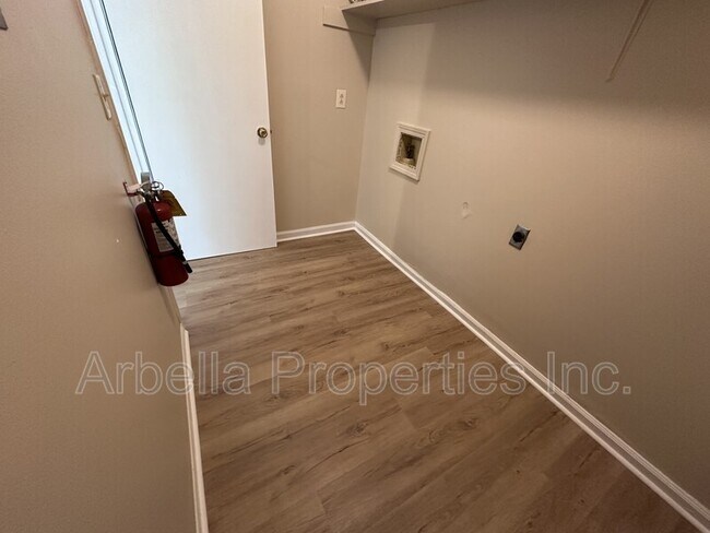 Building Photo - 103 Beech St
