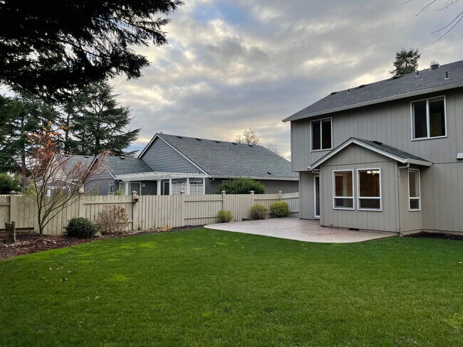 Building Photo - Adorable 4 Bedroom 2.5 Bath Home in Fisher's Landing! Fully Fenced Backyard! Mountain View High S...