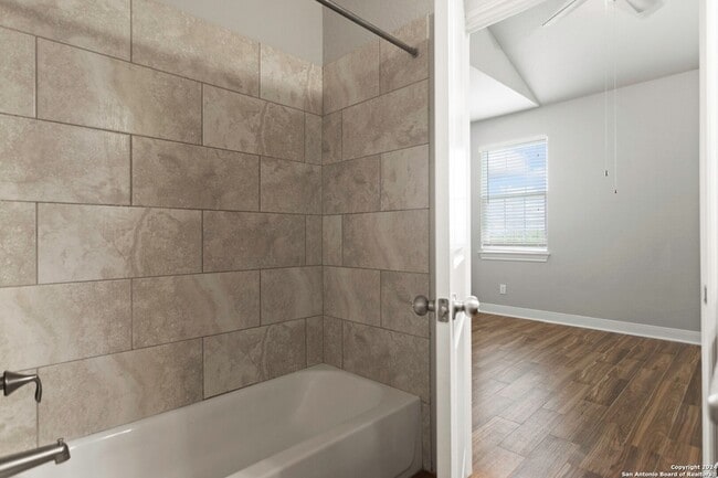 Building Photo - 3067 View Ridge Dr