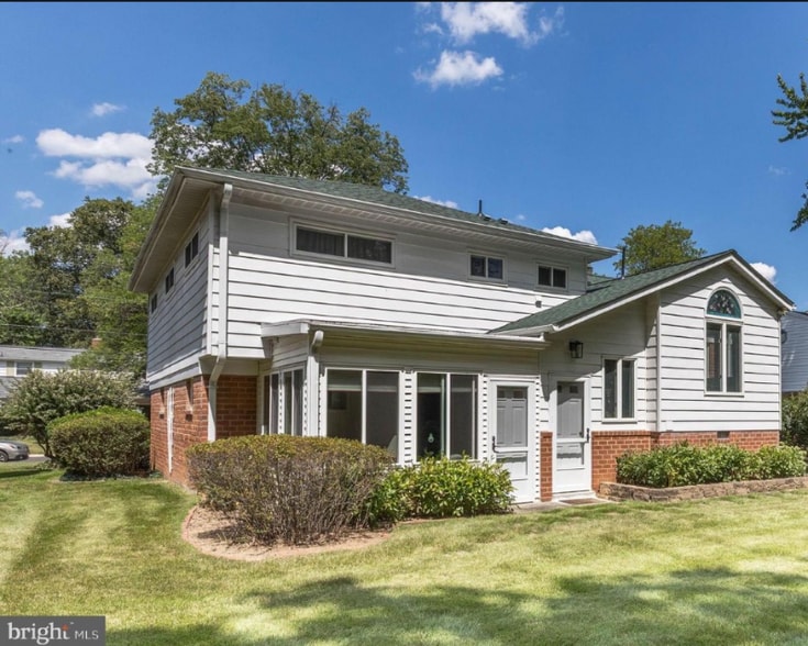 Building Photo - 6222 Rockhurst Rd