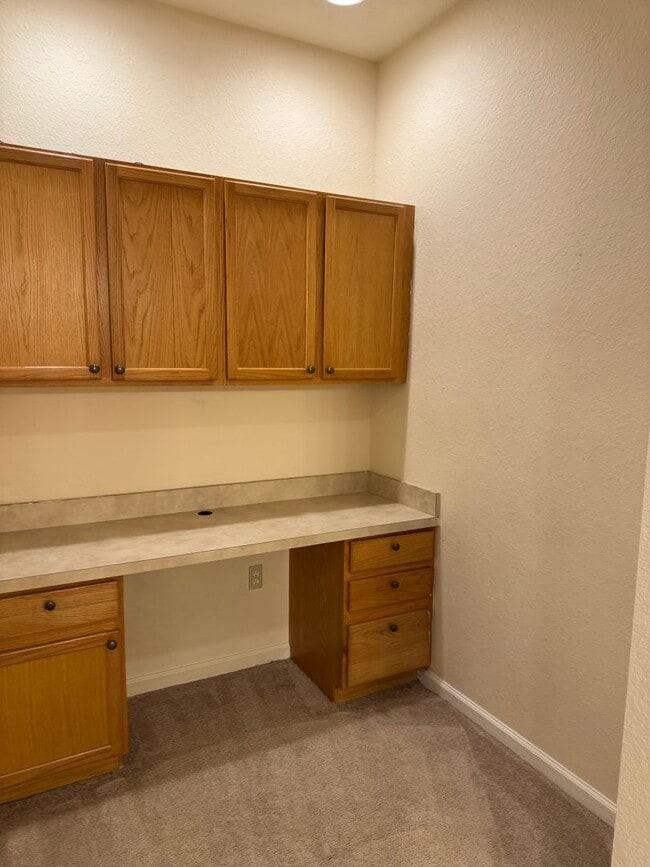 Building Photo - BEAUTIFUL 3 BEDFROOM, ,2.5 BATHROOMS TOWNHOME IN AVALON LAKES