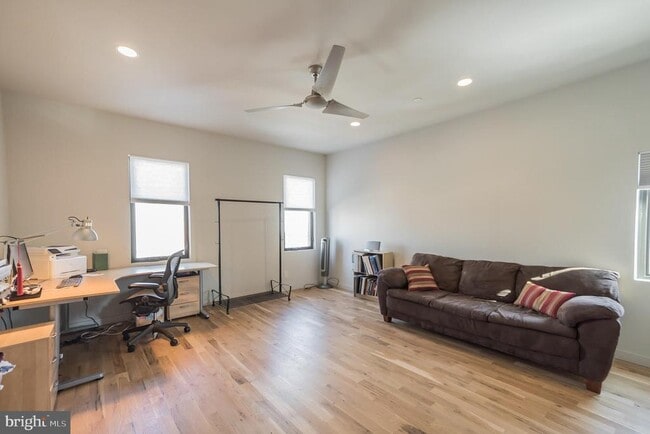 Building Photo - 439 Moyer St