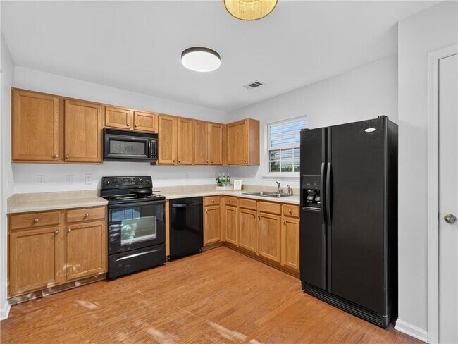 Building Photo - 2820 Mayfair Dr