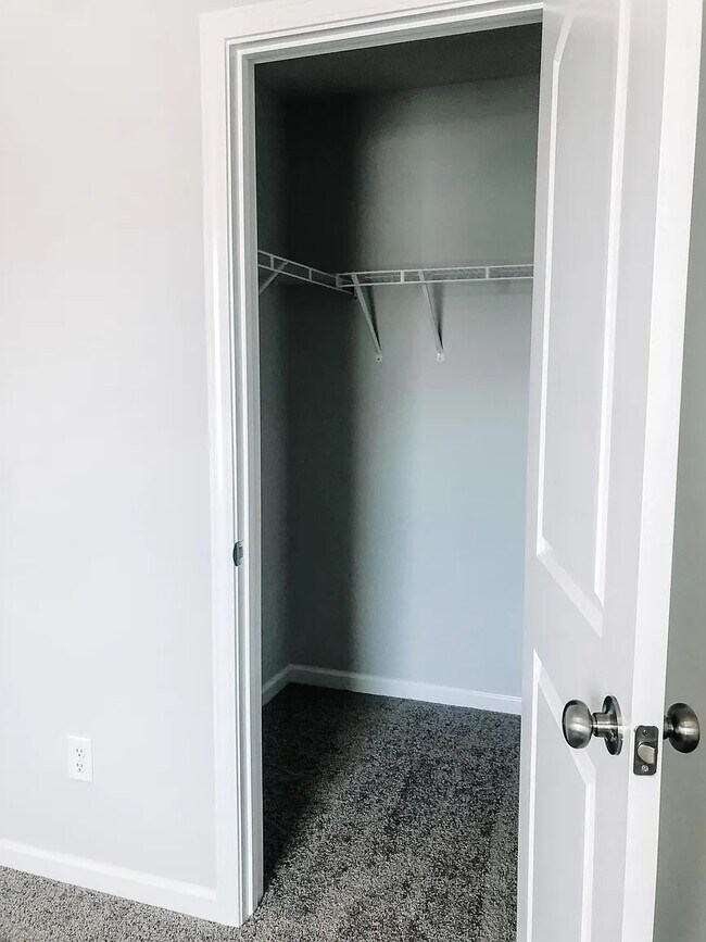 Upstairs Closet - 4536 Hoboken Way