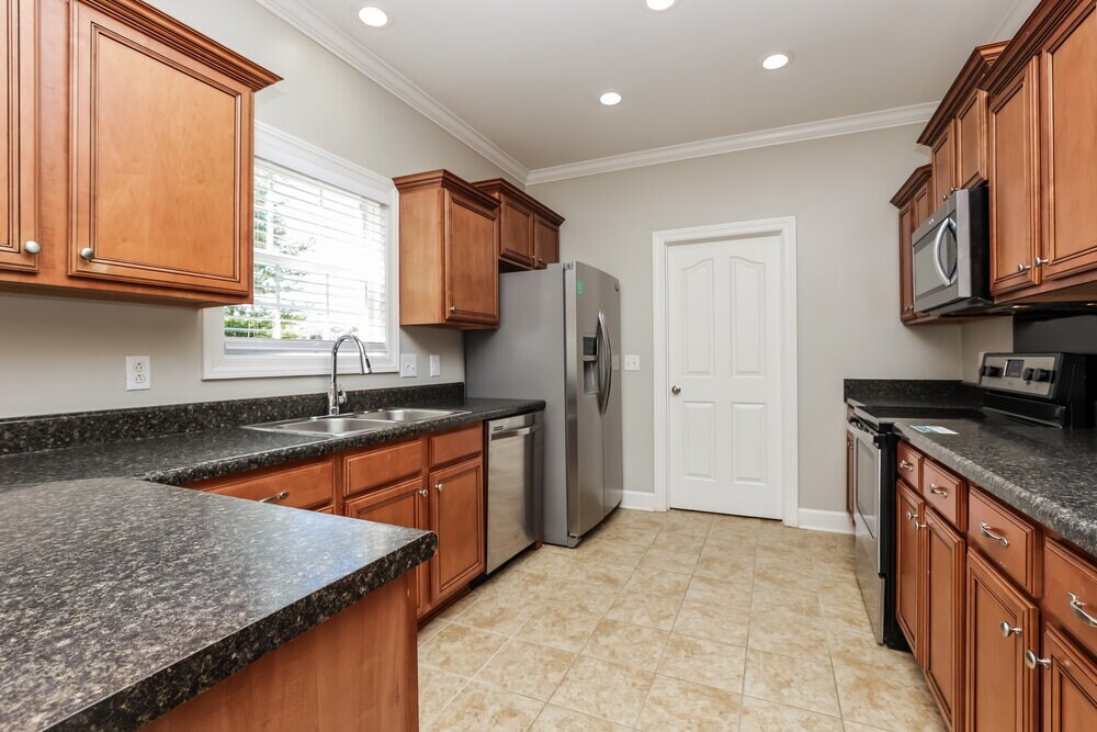Building Photo - 1811 Potters Ct