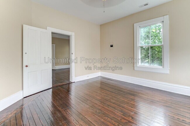 Building Photo - 108 N 8th St