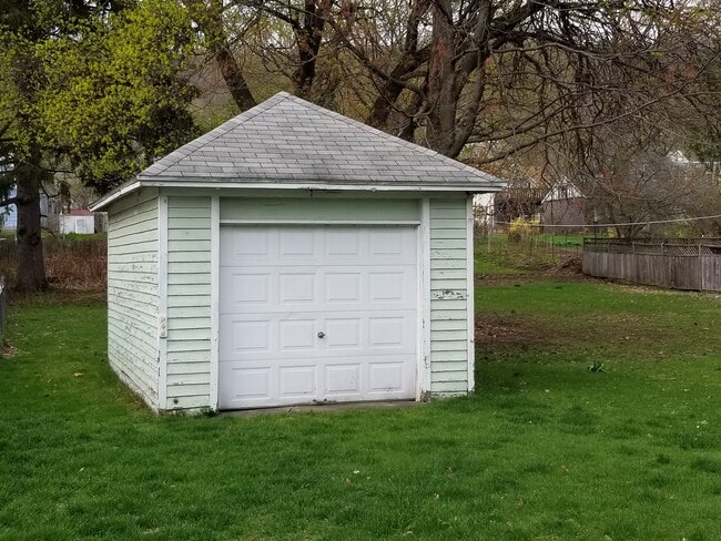 garage - 42 Spring Forest Ave