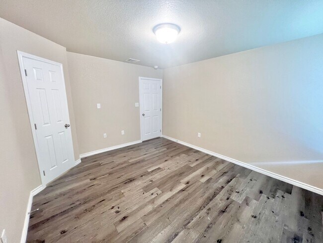 Building Photo - Cute 3 Bed Duplex in Temple!