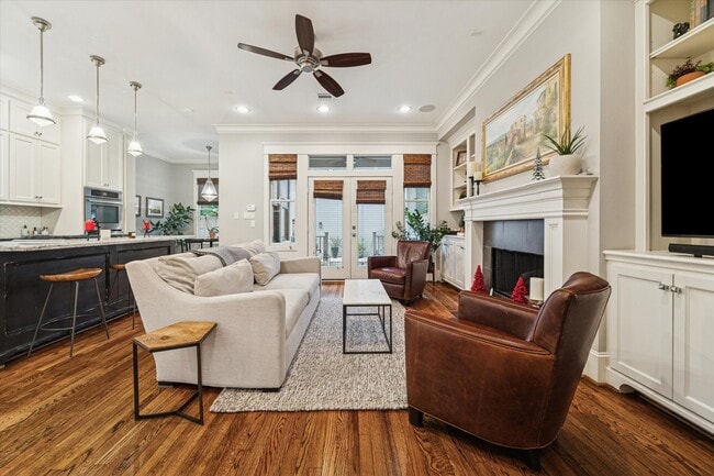 Building Photo - 1030 Waverly St