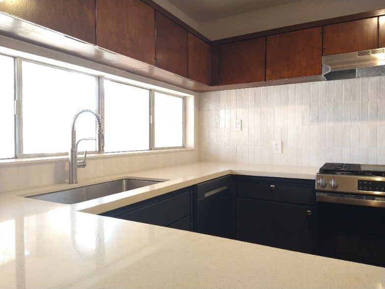 Building Photo - 3319 Metairie Ct