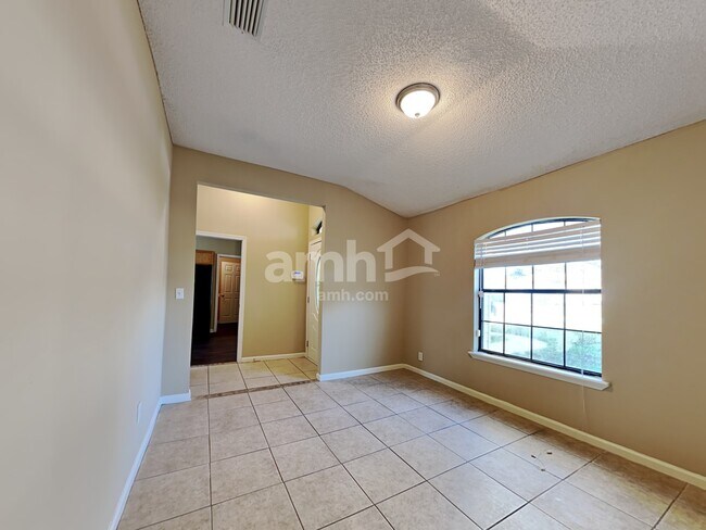 Building Photo - 3753 Woodbriar Dr