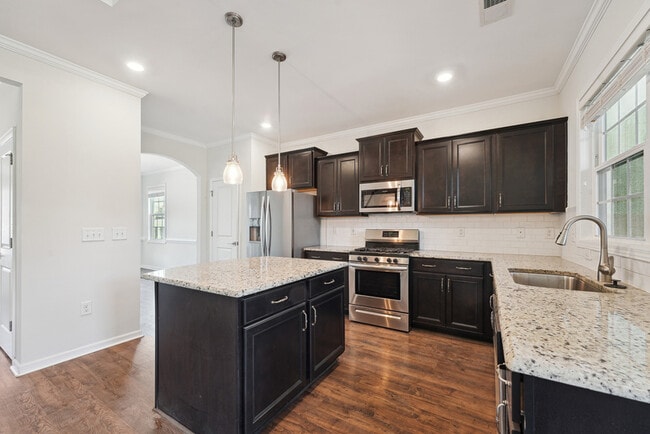 Building Photo - 2312 Longmont Dr