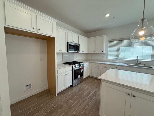 Building Photo - Brand new stunning 4-bedroom, 2.5-bathroom...