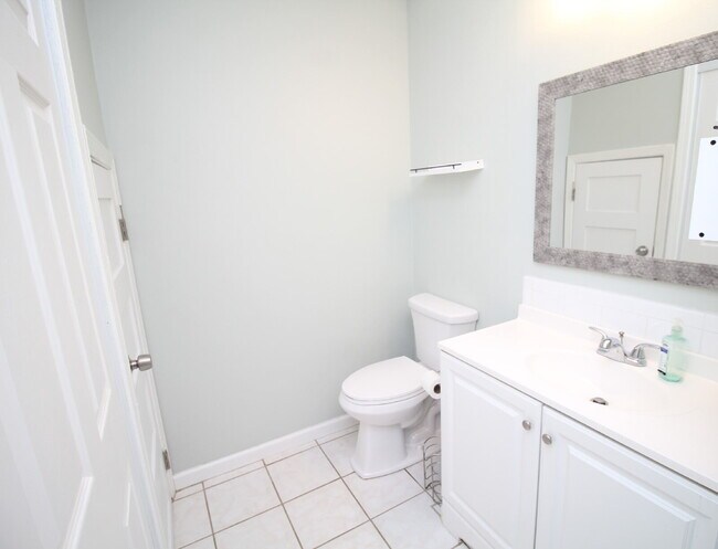 Building Photo - Waterfront Living Nearby – 2/2 Townhouse w...
