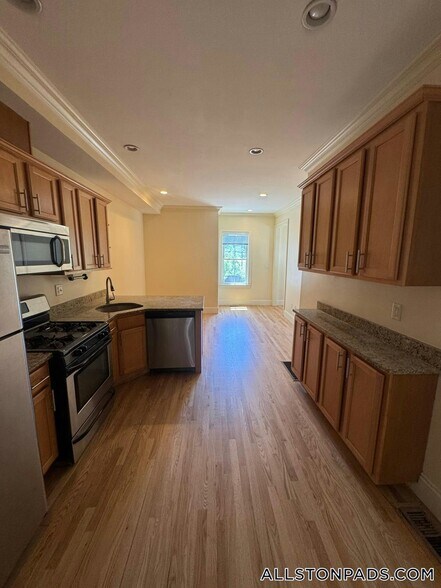Building Photo - 27 Lothrop St