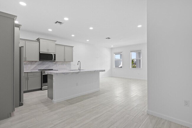 Building Photo - 4616 Longwood Lk Sq