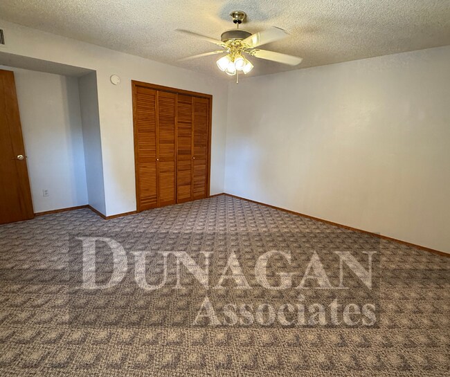 Building Photo - 9/4 2:30  PM SCHEDULED SHOWING!!
