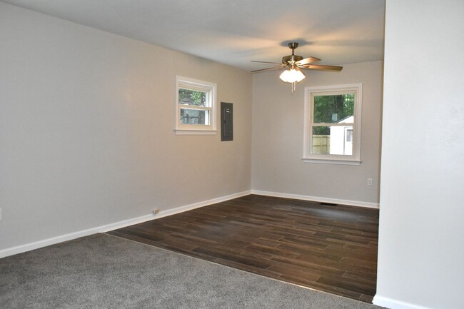 Building Photo - Remodeled 3 Bedroom Ranch