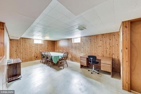 Building Photo - 3800 Commodore Dr
