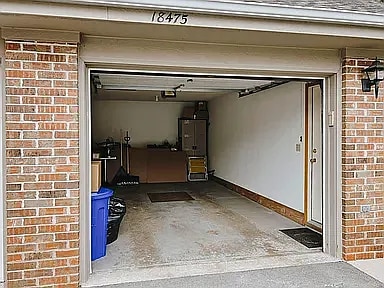Car Garage - 18475 Brookfield Lake Dr
