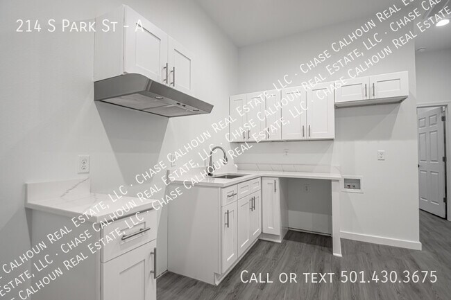 Building Photo - 214 S Park St