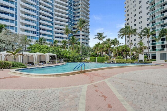 Building Photo - 3000 S Ocean Dr
