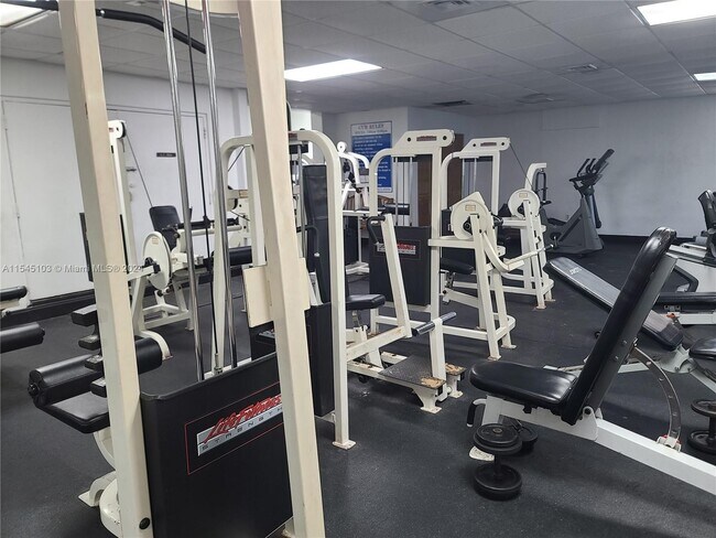 Building Photo - 3725 S Ocean Dr