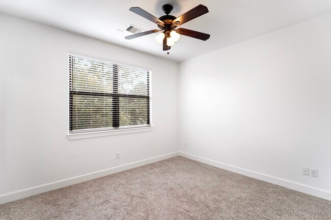 Building Photo - 612 W 27th St