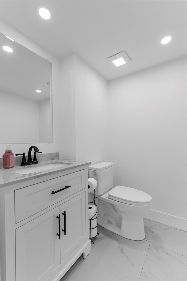 Building Photo - 3750 Galt Ocean Dr