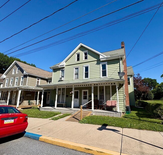 Building Photo - 133-135 E Park St